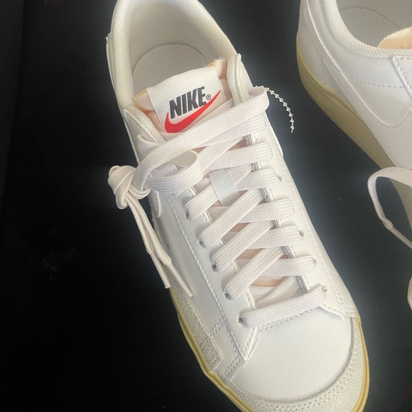 Nike Blazer Low Platform sneakers in white - Picture 4 of 8
